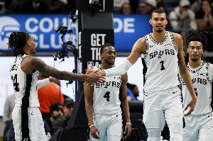 全員齊整！西決G3馬刺首發：福克斯 卡斯爾 瓦塞爾 尚帕尼 文班