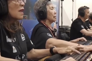 中國臺灣阿嬤打LOL陣亡氣到敲鼠標！網友笑翻：原汁原味LOL日常！