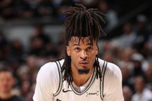 卡斯?fàn)杻蓱?zhàn)狂送20個失誤 刷新哈登創(chuàng)造的NBA歷史紀錄！