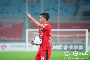 中乙聯賽第九輪 ，上海海港富盛經開隊1-0山東泰山B隊