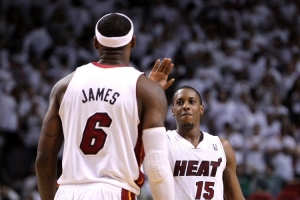 夸梅：查爾莫斯說詹姆斯“像婊子一樣抱怨” 但沒人質疑MJ的態度