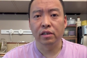 解說：米奇剛開始就犯錯 不應(yīng)該用文班去防唐斯 應(yīng)該防哈特