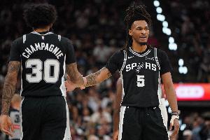 卡斯?fàn)枺何覀兎浅Ｗ孕?這是刻在隊(duì)伍骨子里的特質(zhì)永遠(yuǎn)不會(huì)改變