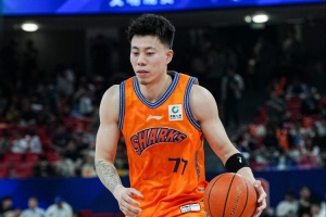 國產小前攻防俱佳！張鎮麟7中3得9分2板3助2斷1帽 末節犯滿離場