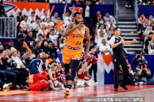 畢竟見過大場面！弗格第三節高效轟下14分！率上海領先7分！