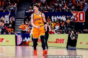 上海隊記：王哲林右側腹內斜肌部分撕裂本該休4-6周 他打封閉出戰