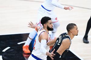 記者：尼克斯真五外的優勢太大了 五外不止是五射而是都能處理球