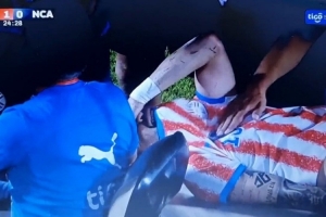 距世界杯首戰(zhàn)僅一周，巴拉圭國腳恩西索友誼賽受傷捂臉落淚