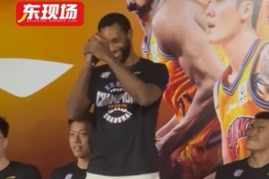 字正腔圓！弗格在球迷見面會(huì)上秀中文：我喜歡上海！我愛兄弟們！
