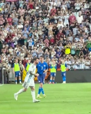 山呼海嘯！ESPN曬現場視頻：梅西替補登場時，球迷紛紛起立歡呼