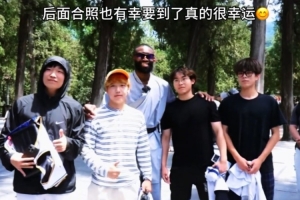 優質偶像！杰倫·布朗在少林寺主動為球迷簽名