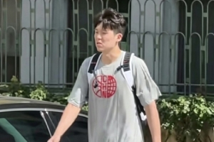 加油吧！楊瀚森已經(jīng)跟國(guó)家隊(duì)匯合 備戰(zhàn)七月份的兩場(chǎng)世預(yù)賽