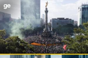 萬人空巷！墨西哥戰勝南非后，墨西哥球迷們涌上墨西哥城街道慶祝