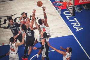 世界名畫！NBA官方曬OG絕殺：在麥迪遜廣場花園聚光燈閃爍下