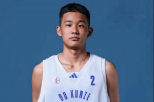 媒體人：杜鋒之子杜昆澤入選2026年Jr.NBA精英訓(xùn)練營