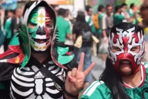 墨西哥城舉辦世界杯主題游行，傳奇球星巨像亮相改革大道