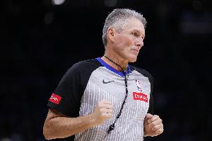 手握冠軍點！福斯特近10次擔(dān)任尼克斯比賽主裁時 后者10勝0負不敗
