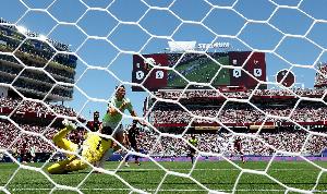 內維爾質疑瑞士獲點回放未公布：為什么FIFA不給我們看VAR劃線？