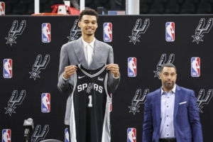 楊毅：馬刺奪五冠時帶動的NBA市場也比不了尼克斯&湖人&綠軍&勇士