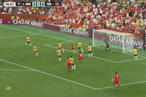這球還不進！阿克蒂爾克奧盧近距離凌空抽射太正，皮球被門將沒收
