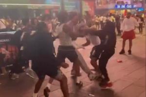太亂了…紐約街頭慶祝時(shí)發(fā)生槍擊事件 1人中彈 3名嫌疑人被拘