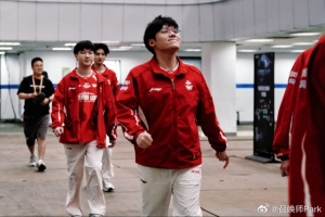 爆料人：最新的情況是Erha拒絕離隊，留在WE的可能性有九成以上