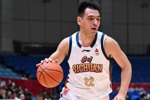 媒體人：不少NBL球隊(duì)早就開始招兵買馬 個(gè)別CBA俱樂部該有危機(jī)感