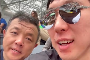 周琦社媒曬現(xiàn)場看世界杯vlog：世界杯好啊 得看！