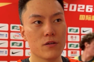 首次代表國家隊(duì)首發(fā)出戰(zhàn)什么感受？李弘權(quán)：可能小小圓夢成功吧