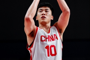 真的是高級(jí)貨！蘇群：王俊杰一回來 中國男籃立刻不一樣了