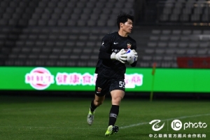 中乙聯賽第十三輪，上海海港富盛經開隊2:2戰平海門珂締緣隊