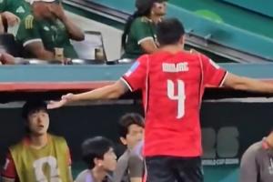 65分鐘被換下！金玟哉：我是主動要求換下，朝教練攤手是不滿防守