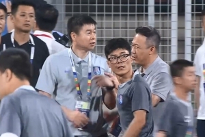 記者：于根偉因補時不足上前理論吃到紅牌，球員無奈甚至憤懣