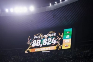狂熱！80824人入場觀戰墨西哥2-0厄瓜多爾，阿茲特克體育場爆滿！
