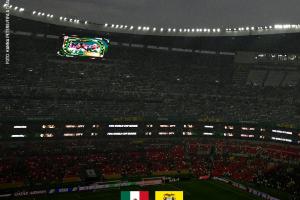 由于雷暴天氣，墨西哥vs厄瓜多爾推遲15分鐘開球，原定9點開始