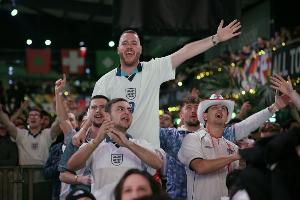 英格蘭球迷不滿墨西哥比賽改時(shí)間：球迷再次被當(dāng)成草芥