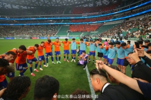 山東泰山客場(chǎng)0-2不敵北京國安，但所有隊(duì)員咬牙堅(jiān)守、頑強(qiáng)對(duì)抗