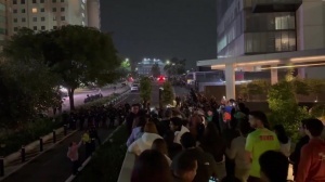 盤外招！墨西哥球迷凌晨在英格蘭酒店外敲鑼打鼓，安保坐視不管