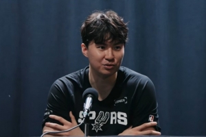 李賢重：我希望成為像克萊一樣的球員 我的罰球節奏就是模仿他的