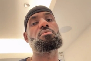 世界杯時間！詹姆斯曬自拍為美國男足vs比利時之戰加油