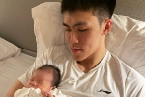 為國征戰辛苦了！龐崢麟曬與孩子的合照：第一次見面 多多指教
