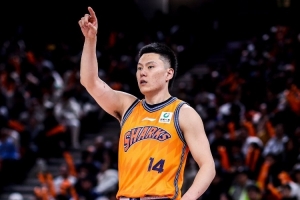 媒體人：上海和李弘權達成兩年C類合同續約 球員在薪資上做了讓步