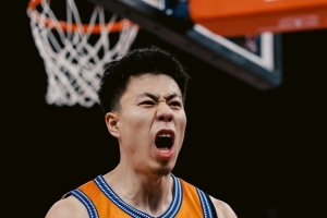 媒體人：上海男籃預計為張鎮麟提供四年頂薪續約合同