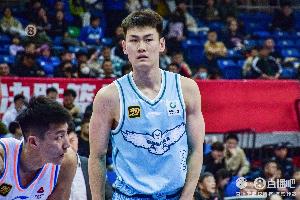 直播吧：青島男籃與王睿澤簽訂了為期三年的C類合同