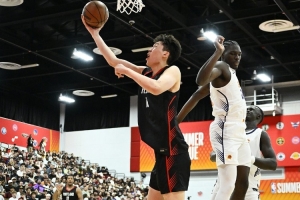 媒體人：中國男籃老是讓楊瀚森去低位硬鑿 違背了現在的籃球潮流