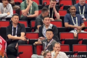 李楠與張?jiān)扑涩F(xiàn)身NBA夏季聯(lián)賽挑選外援 休賽期引援對(duì)北京至關(guān)重要