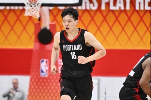 挺全面！楊瀚森首節6分鐘2中2拿到4分2板2助 但也有3失誤