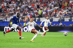 西班牙2-0領先法國！波羅單刀破門，奧爾莫助攻