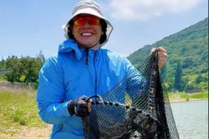 技術(shù)如何？王大雷社媒曬釣魚視頻，收獲頗豐