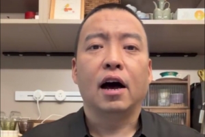 解說：不管是在語言還是身體方面 楊瀚森都在一點點地進步